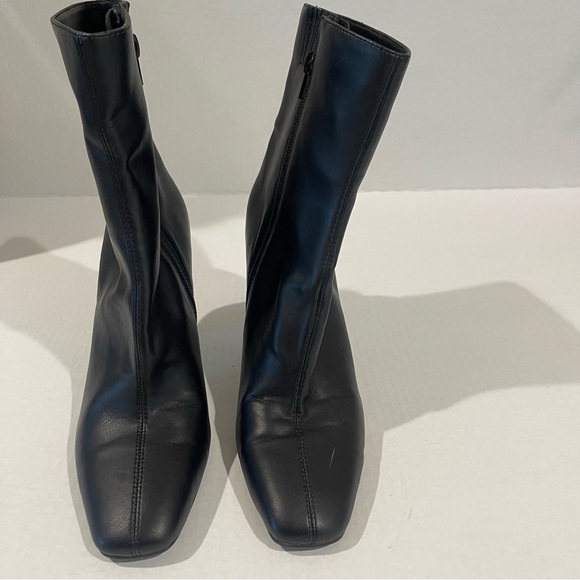 Women’s Open Edit Black Leather Zip Up Heeled Booties Size 7.5 US! - Picture 9 of 10